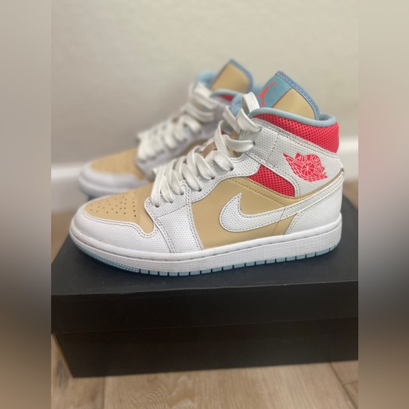 NEW with box WMNS Air Jordan 1 Mid SE Sesame CZ0774200 - Picture 1 of 8